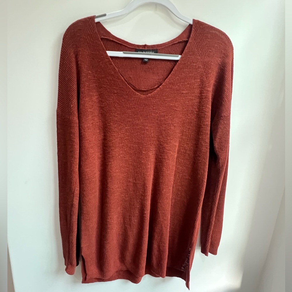 Banana Republic Classic V-neck Lightweight Sweater, Sz M